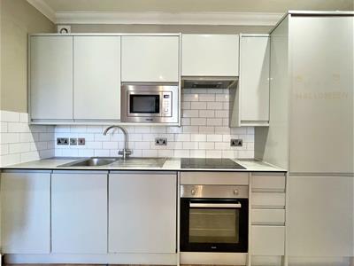 KITCHEN / LIVING ROOM